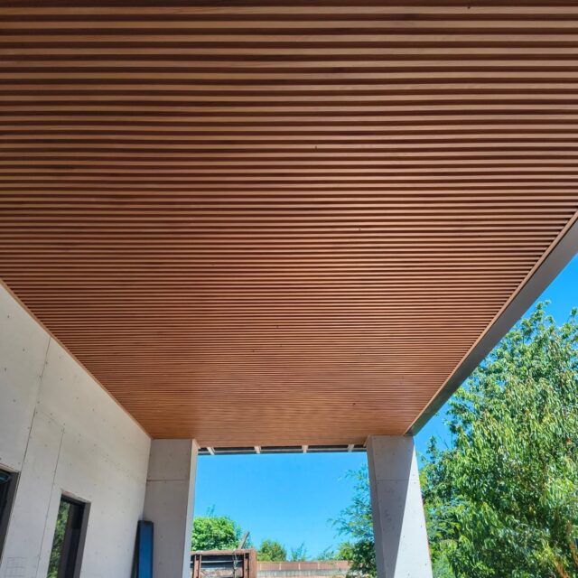 Diseño que seduce ...... Aquí se construye un nuevo Restaurante...........Beneficios  Resistencia al sol, lluvia y humedad, de fácil mantenimiento, instalación rápida, durabilidad
