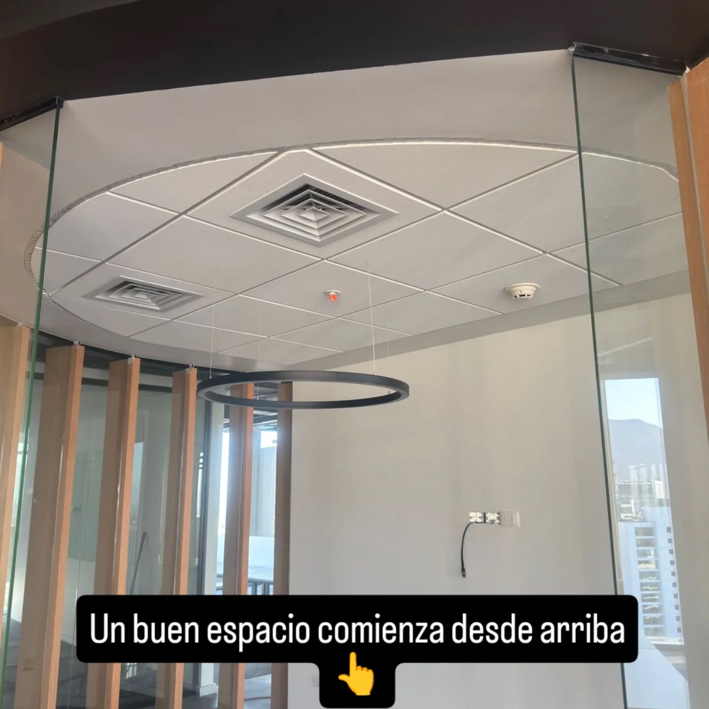 Instalamos cielos modulares que combinan diseño, iluminación y funcionalidad, ideales para oficinas, locales comerciales y proyectos corporativos.

✔ Acabados profesionales
✔ Diseño moderno
✔ Instalación garantizada

📩 Escríbenos  para cotizar tu proyecto.